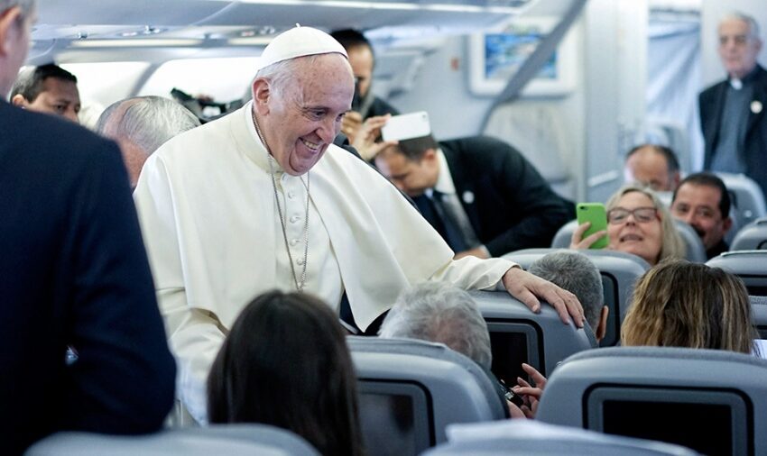  El Papa llegó a Kazajistán por una visita de tres días centrada en el diálogo y la paz